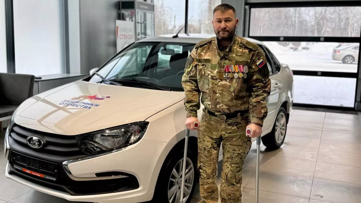 Мобилизованный Иван Захарченко лишился на войне обеих ног, на фото он уже с протезами