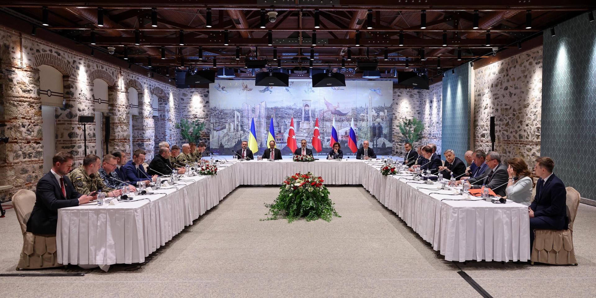 В Турции начались переговоры России и Украины