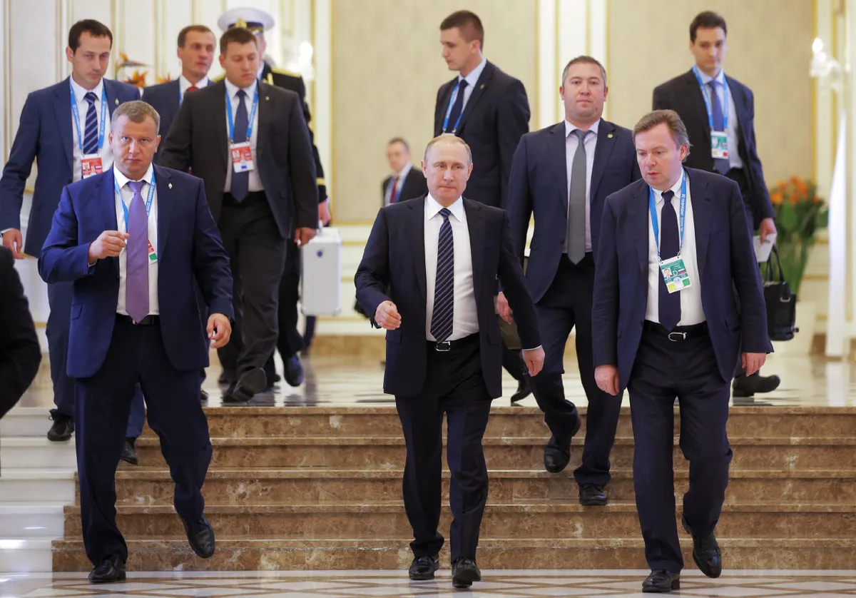 Владимир Путин и Владимир Островенко после заседания Совета глав государств - членов Шанхайской организации сотрудничества. Июнь 2016 года