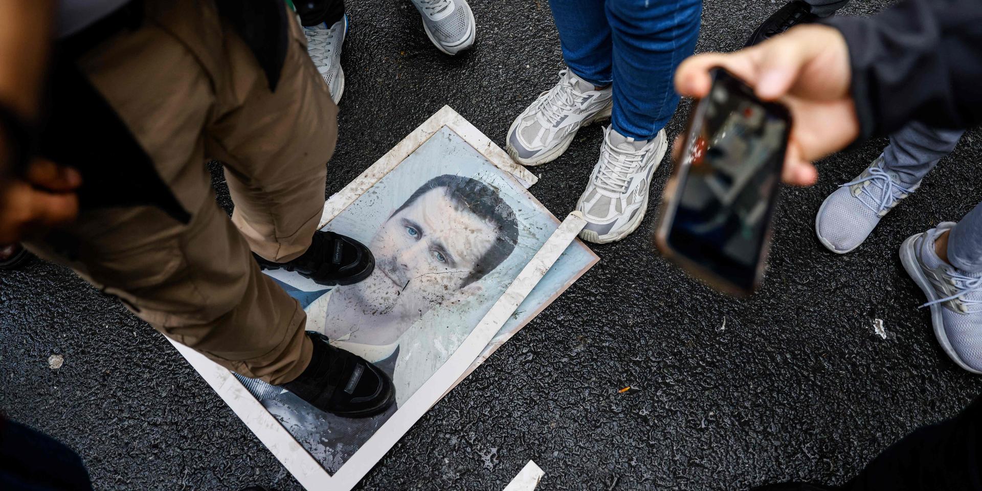 Боевики заняли Дамаск без боя и свергли режим Башара Асада. Израиль на этом фоне расширил контроль над Голанскими высотами