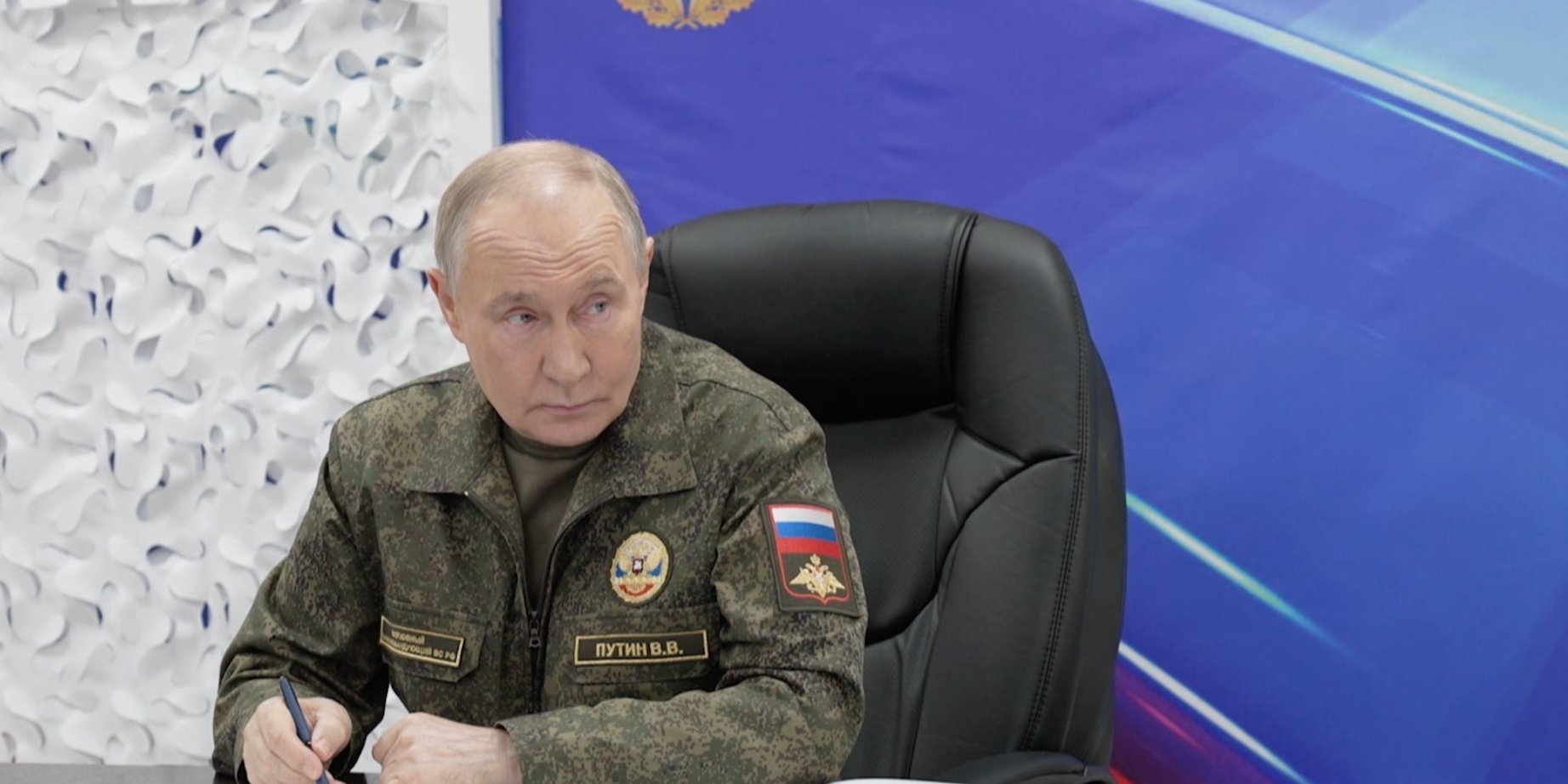 Владимир Путин и атомная бомба. История российского ядерного шантажа