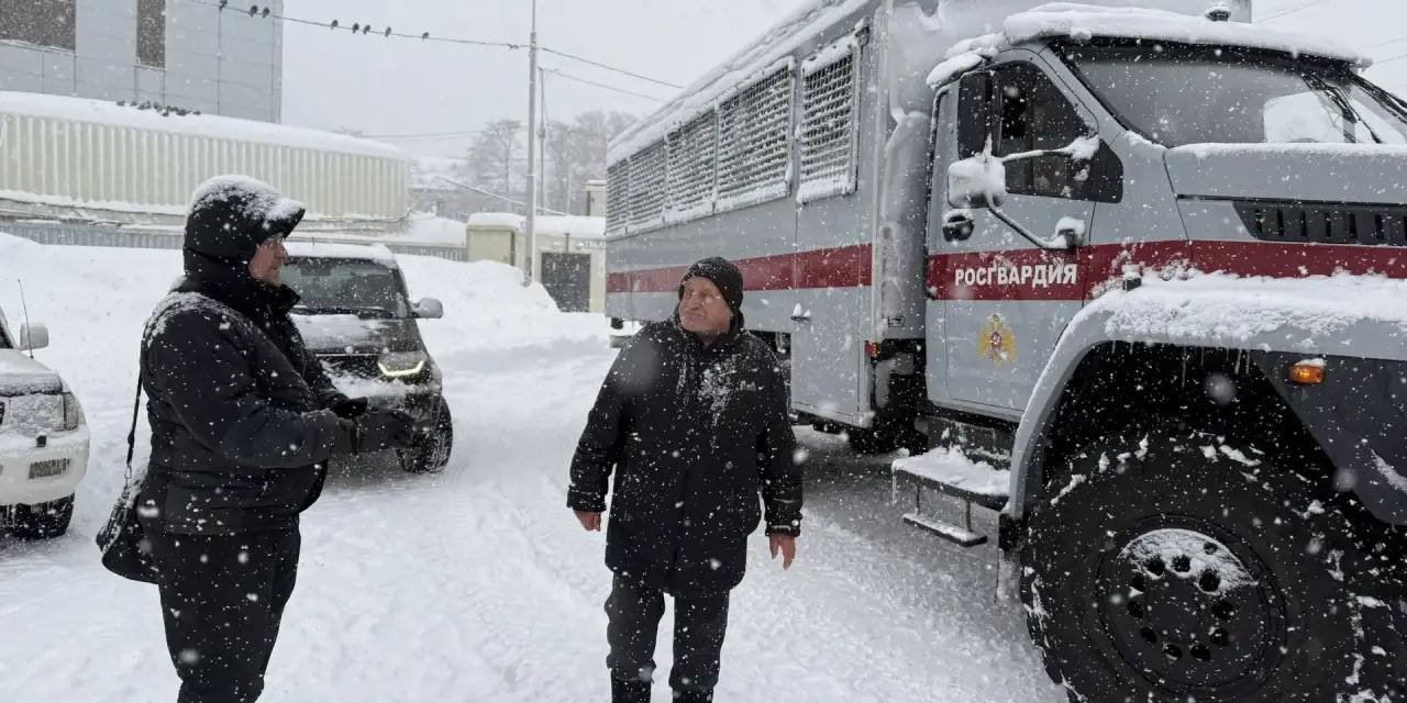 Последствия аномального снегопада на Камчатке