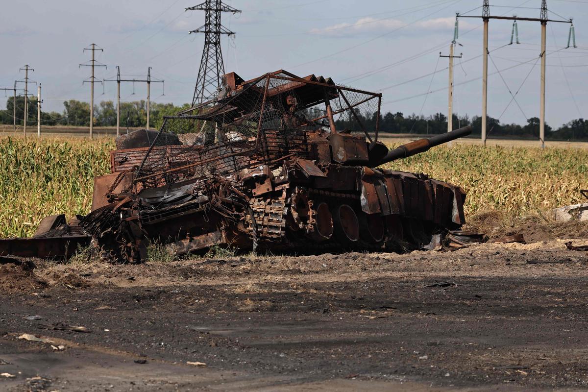 Российский танк, уничтоженный под Суджей в Курской области, август 2024 года