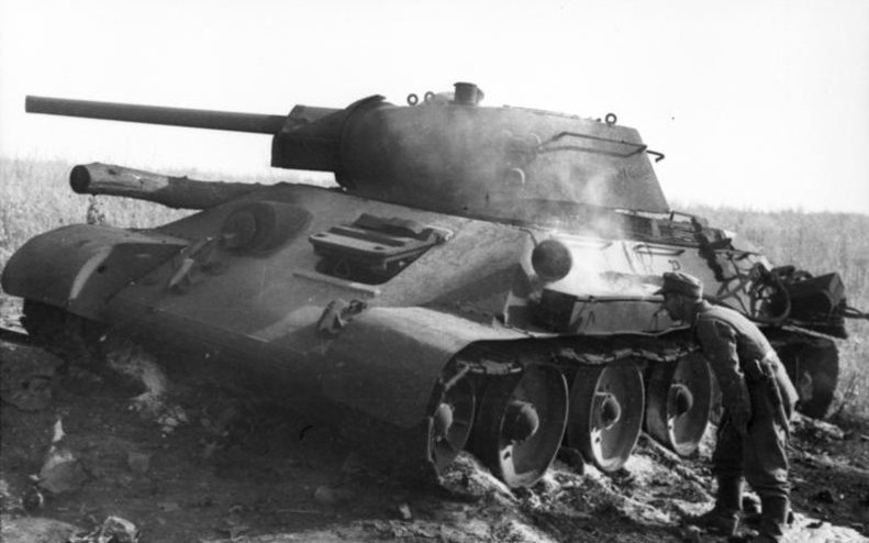 Советский танк, разбитый под Курском, лето 1943 года