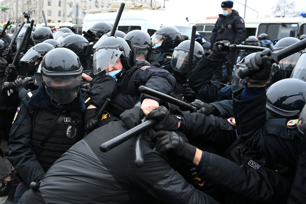 Police disperse a demonstration in support of jailed opposition leader Alexei Navalny in Moscow on January 23, 2021