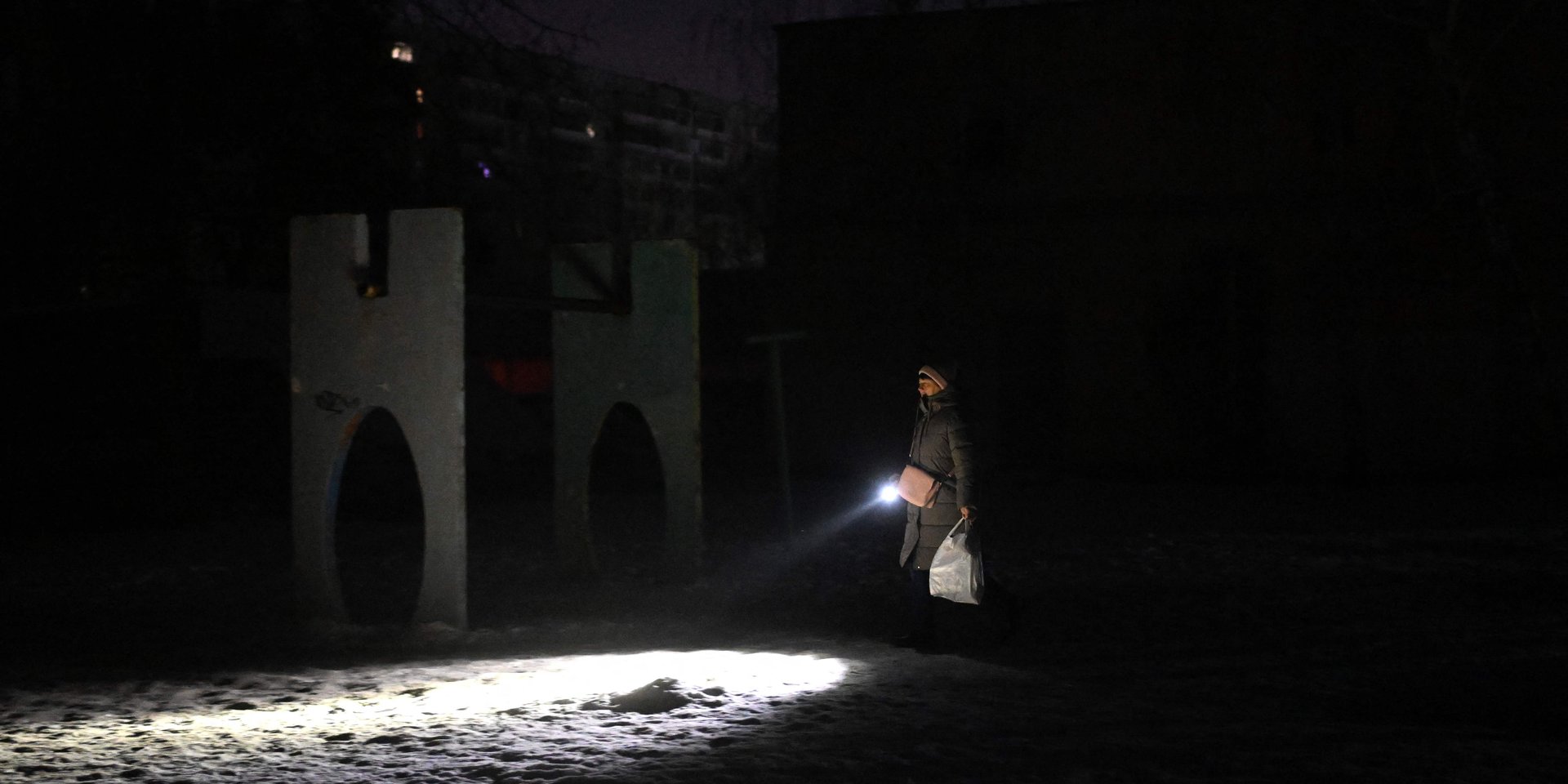 Киев снова остался без электричества, воды и тепла из-за российских ударов вскоре после восстановления