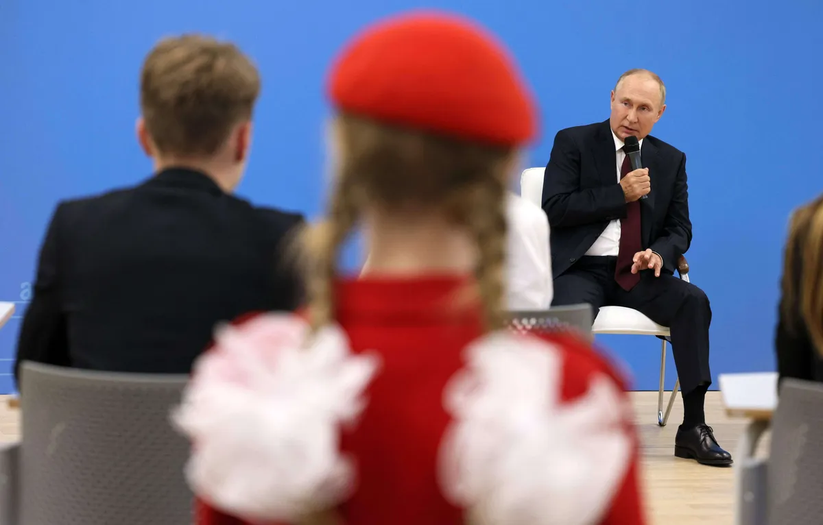 Путин проводит для олимпиадников урок «разговоры о важном» в Калининграде 1 сентября 2022 года