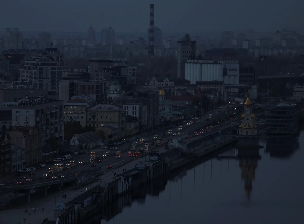 Уличное освещение в Киеве давно отключено. 24 октября 2022 года