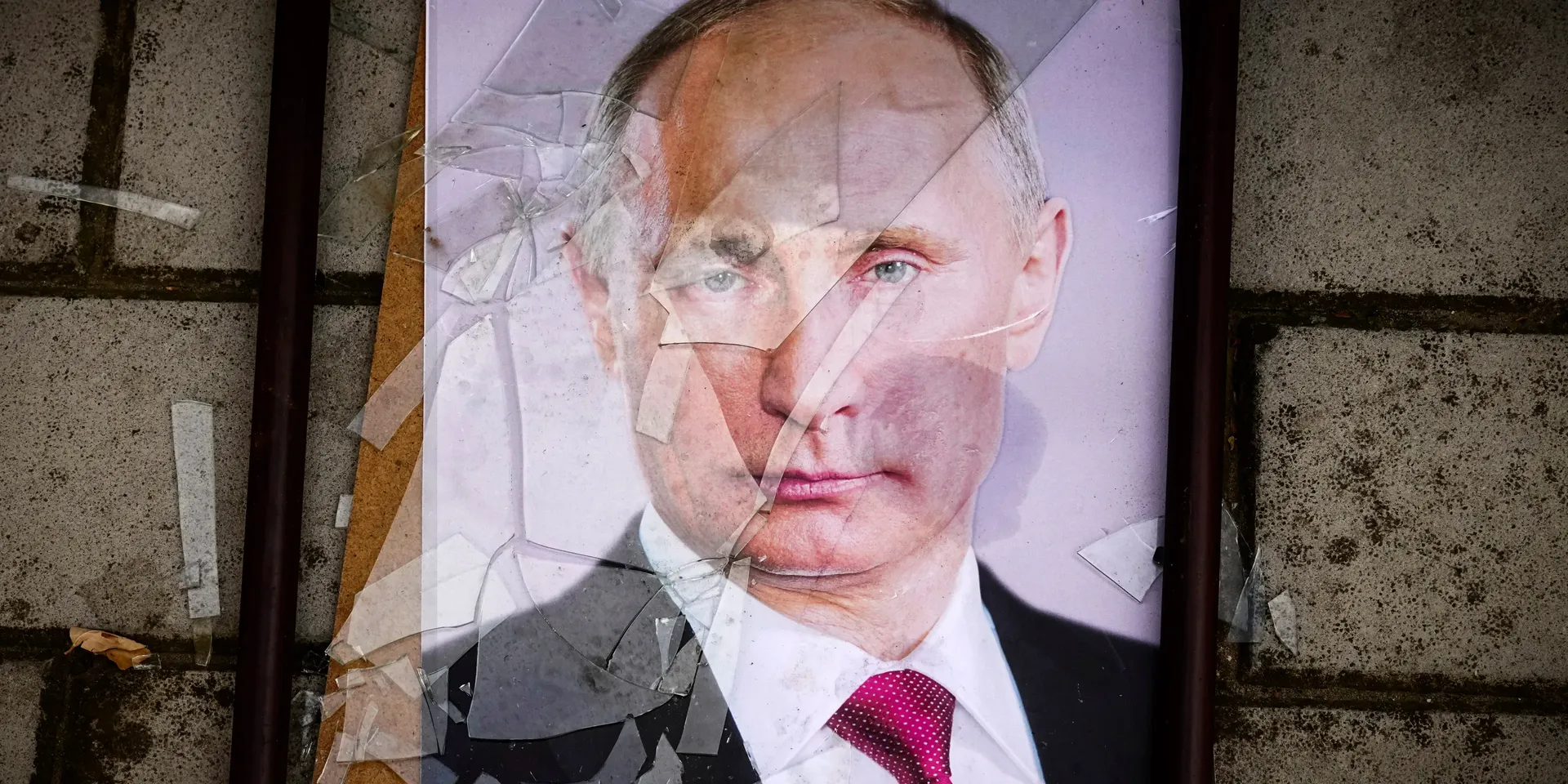 In Russia, a Clan War for Putin’s Throne Has Begun. Who Will Win?