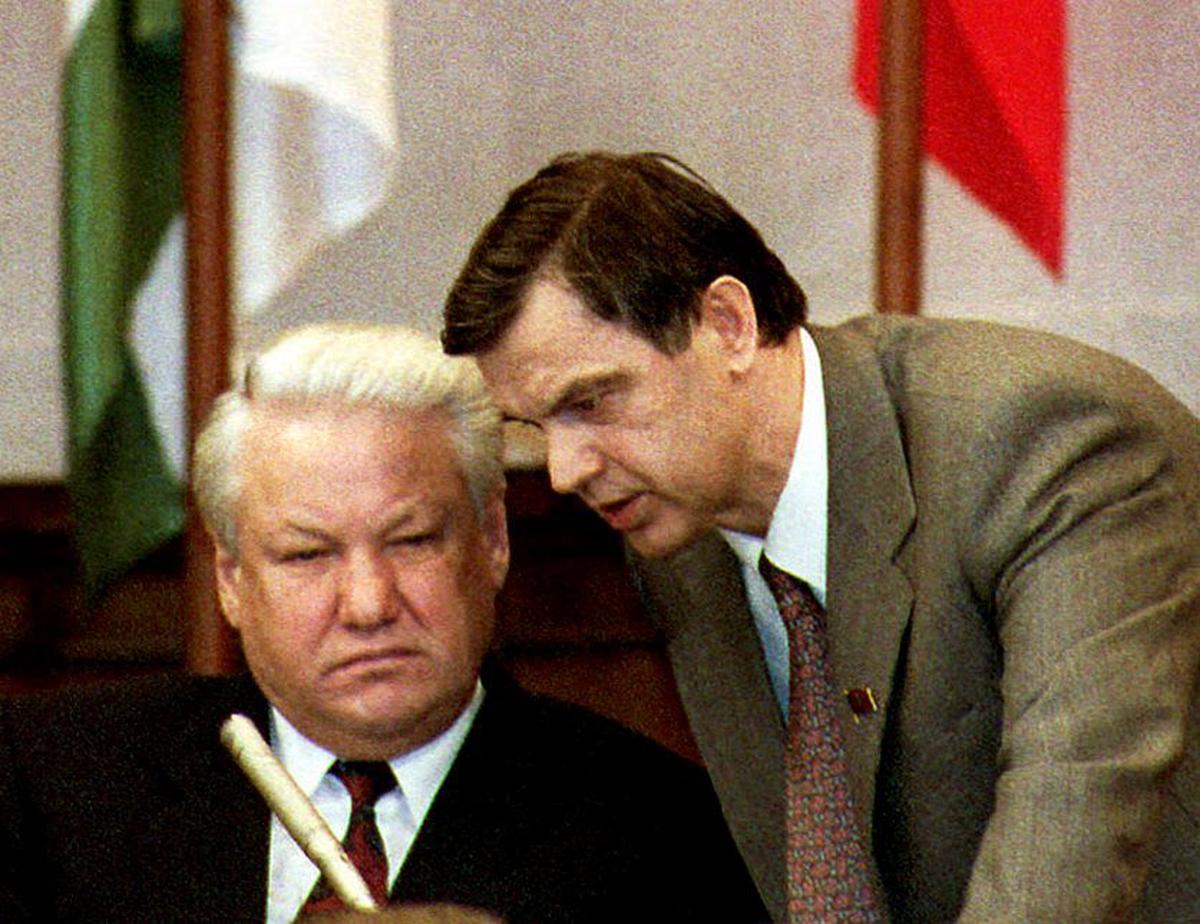 Президент Борис Ельцин и спикер парламента Руслан Хасбулатов в марте 1993-го
