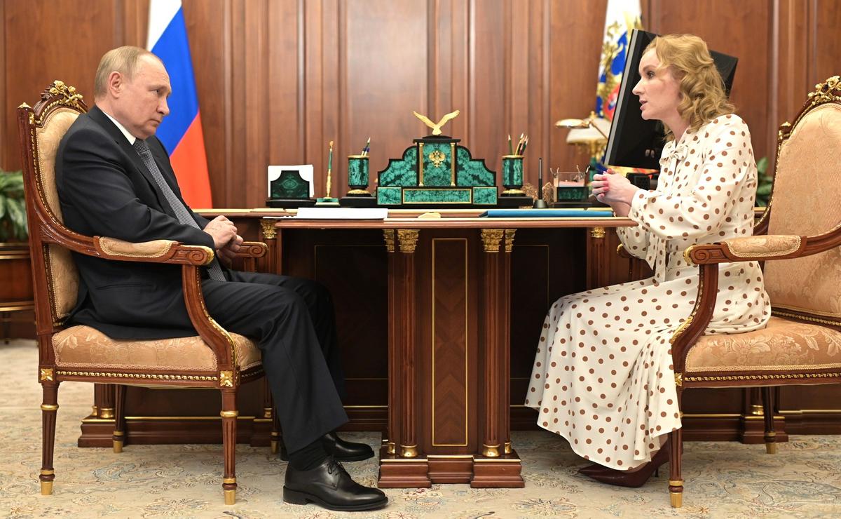 
Путин встречается с уполномоченной по правам ребенка Марией Львовой-Беловой. 9 марта 2022 года