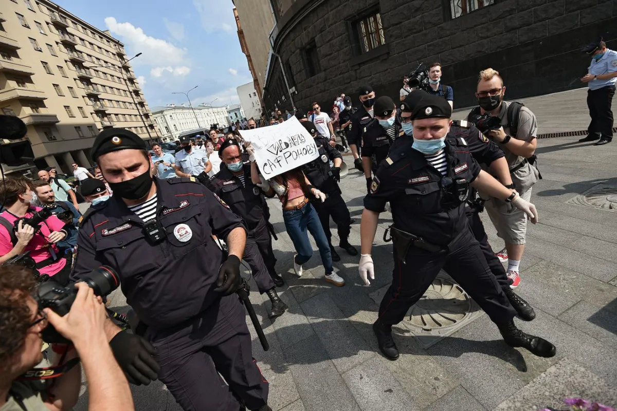 Пикеты у здания ФСБ в день задержания Ивана Сафронова. 7 июля 2020 года