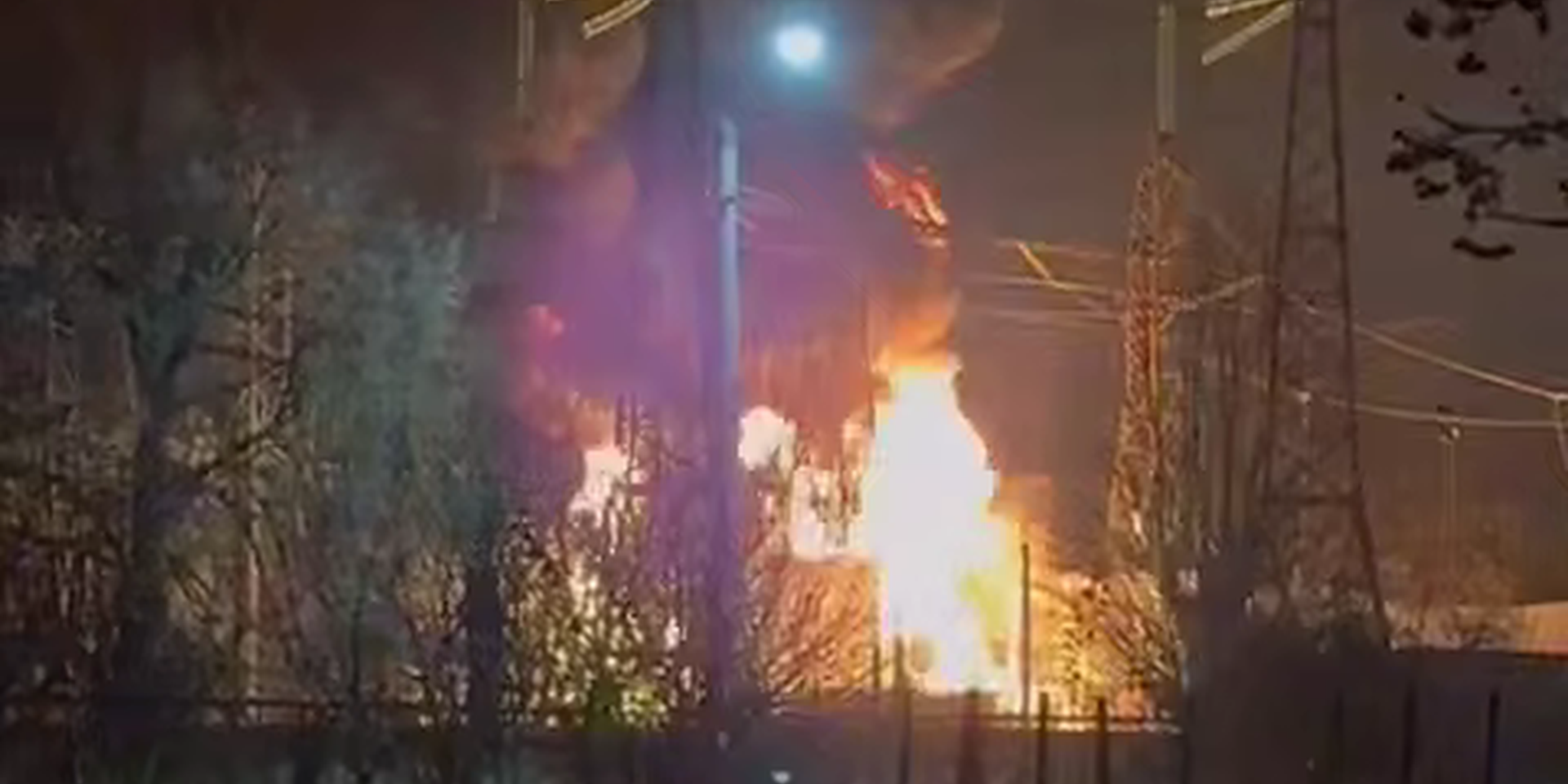 Жители Орла остались без тепла и воды в результате атаки дронов на ТЭЦ. Во Владимире загорелась электроподстанция