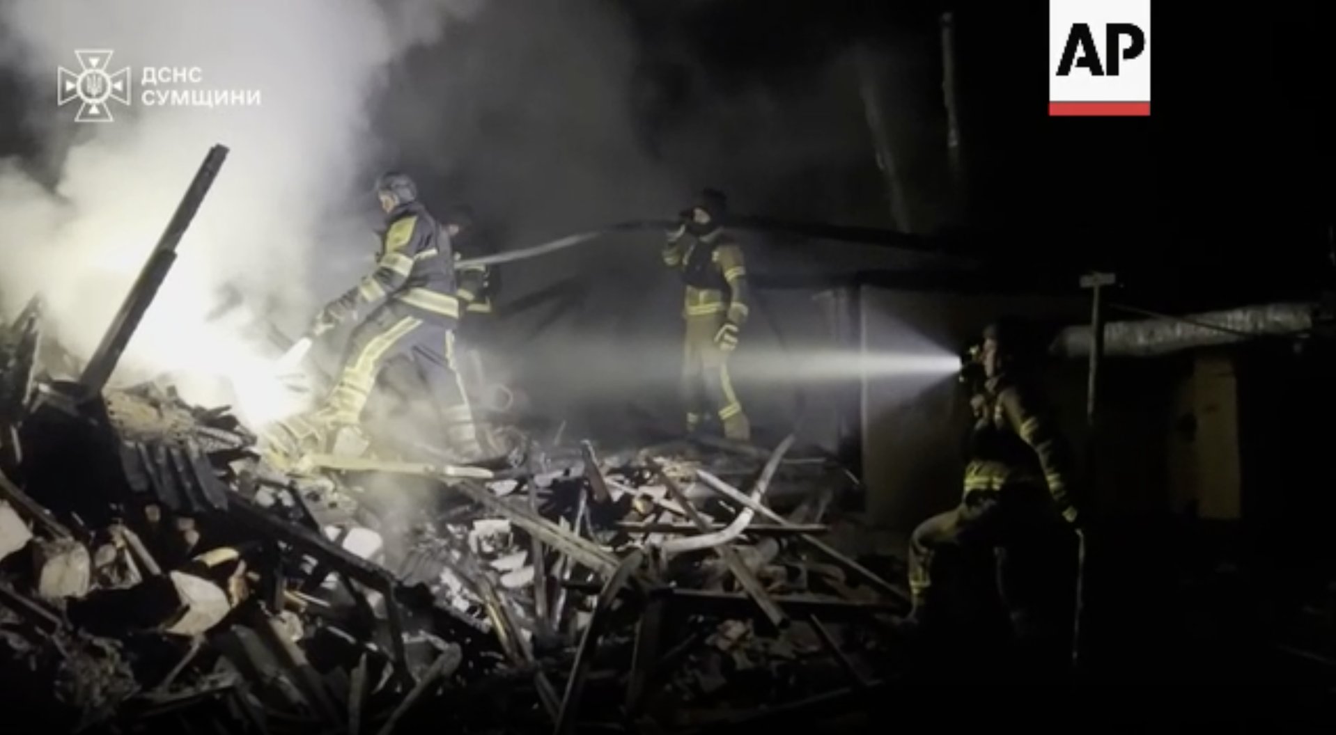 Последствия удара ВС РФ по украинскому городу Сумы в ночь на 8 апреля