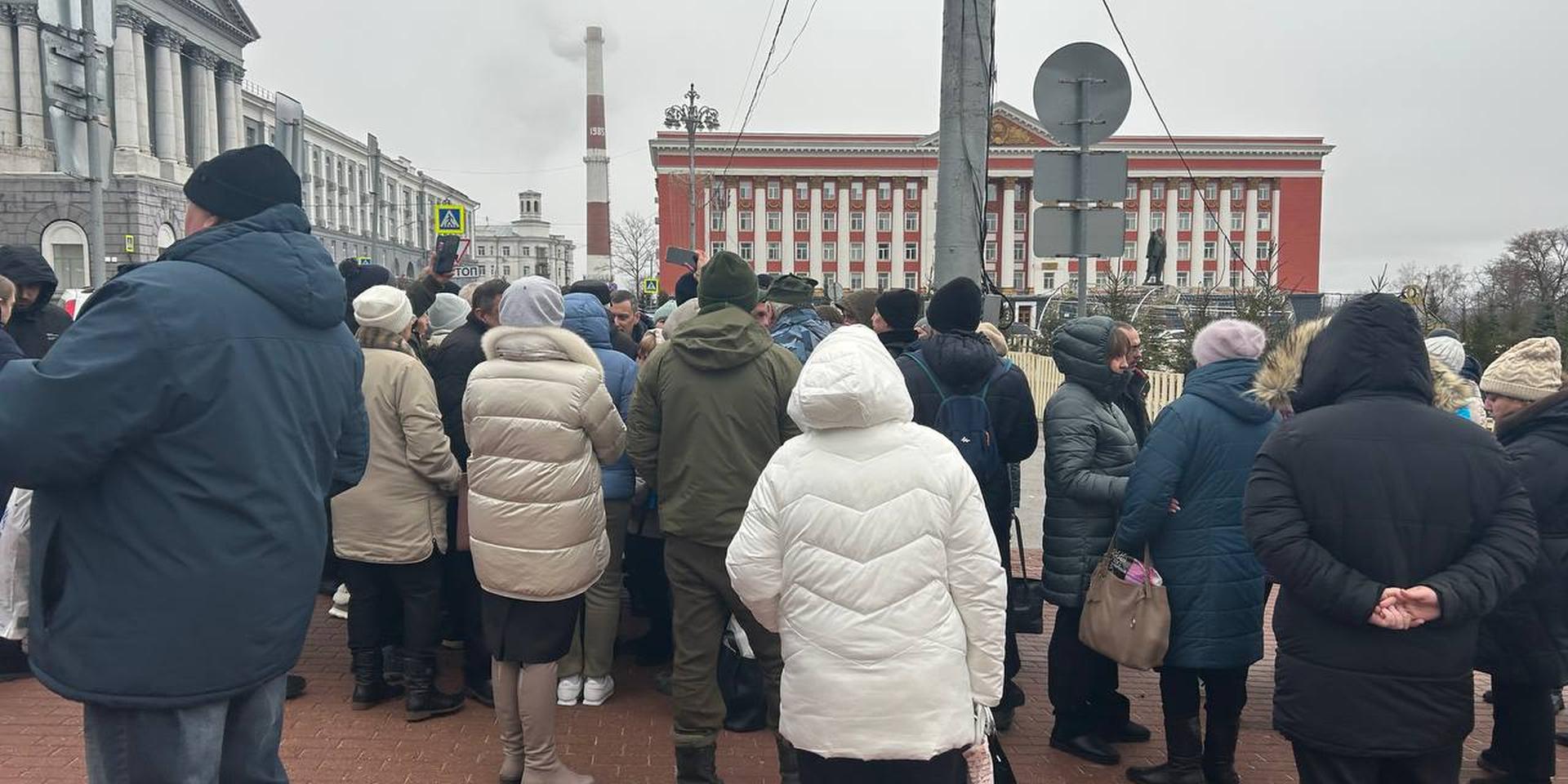 Несколько десятков суджан вышли на митинг в Курске