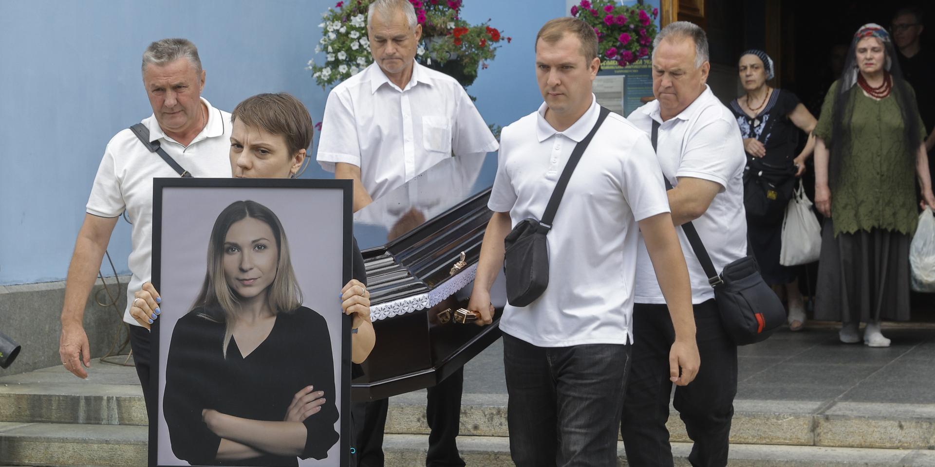 За неделю до смерти пленную журналистку Викторию Рощину перевели из Таганрога в Кизел