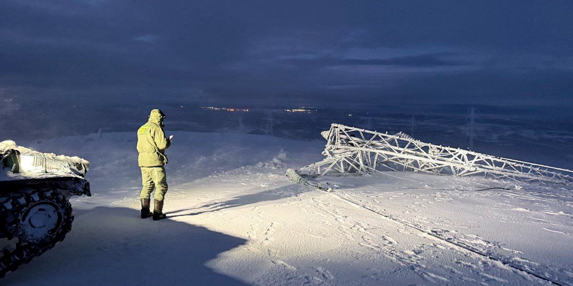 Власти Мурманской области объявили, что почти полностью восстановили электроснабжение после тр ехдневного блэкаута