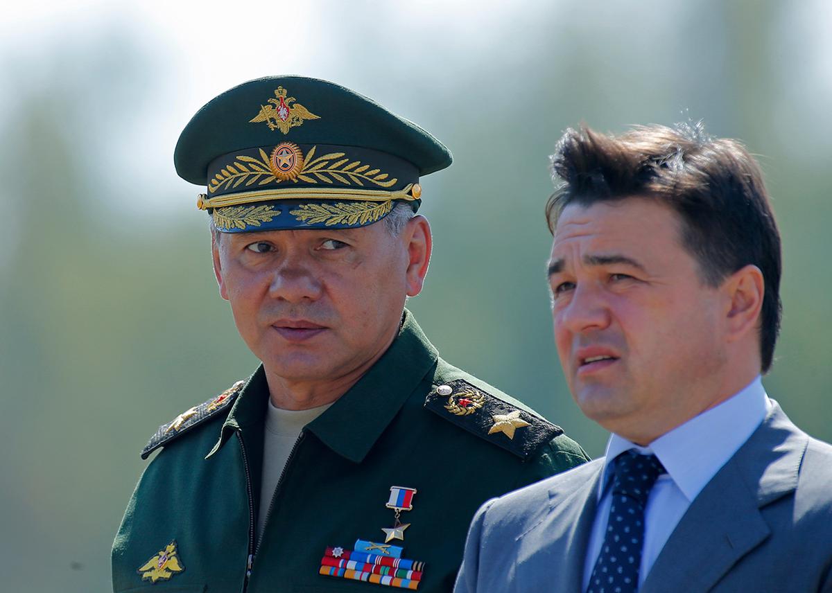  Andrei Vorobyev (right) claims that he did not intend to go into politics, but had to when Sergei Shoigu (left) asked him to do so.
