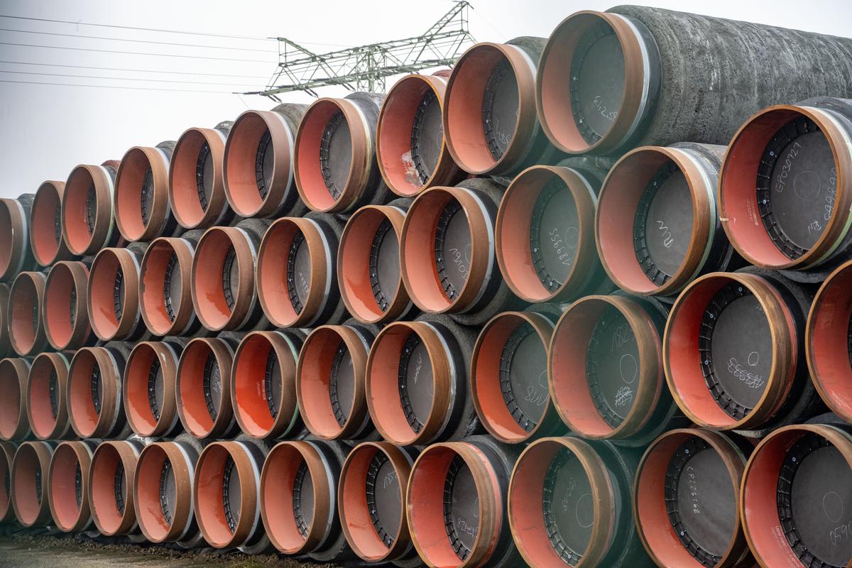 Неиспользованные трубы для газопровода «Северный поток — 2» в одном из немецких портов