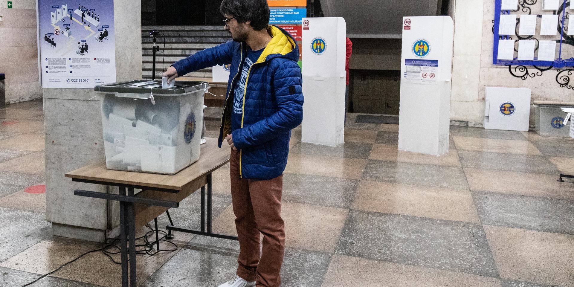 Правящая партия Молдовы получила больше 50% голосов на парламентских выборах