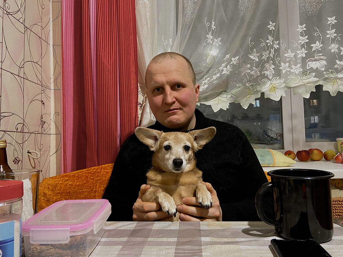 Александр Богатырев с собакой Жужей