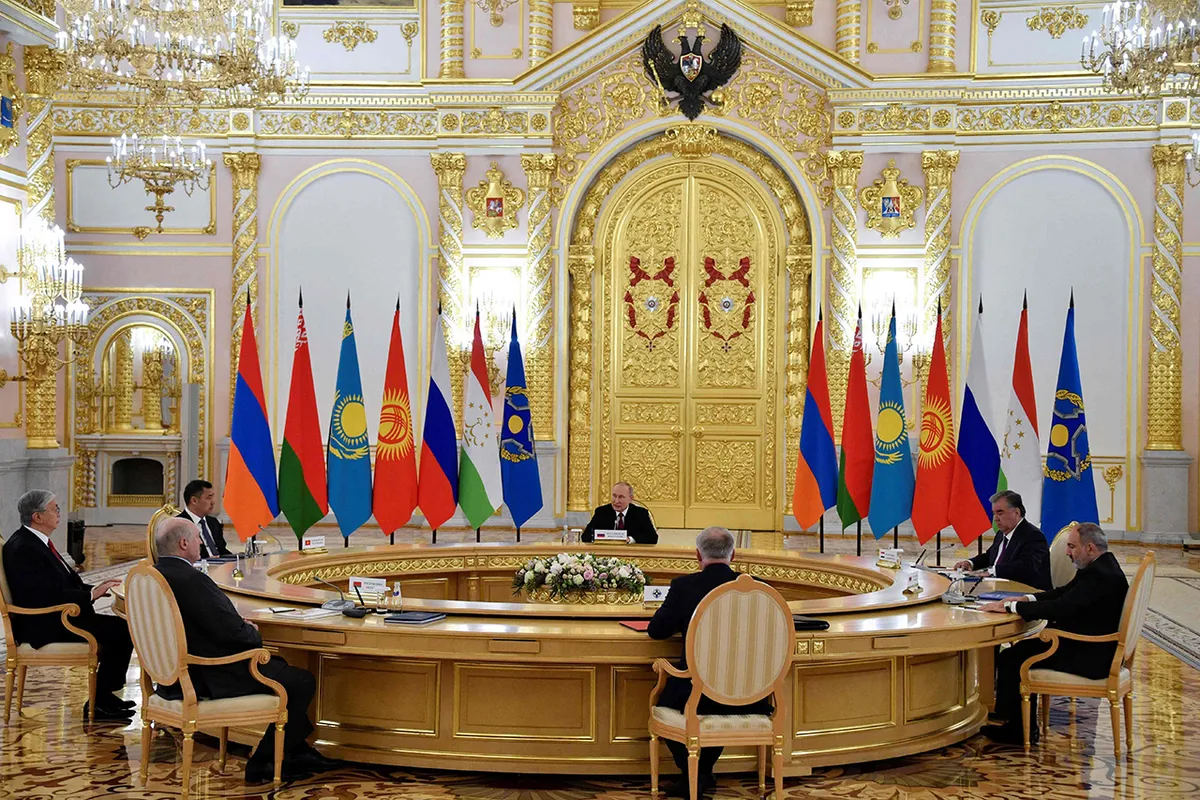 Члены Организации договора о безопасности (ОДКБ) в Кремле в Москве 16 мая 2022 года.