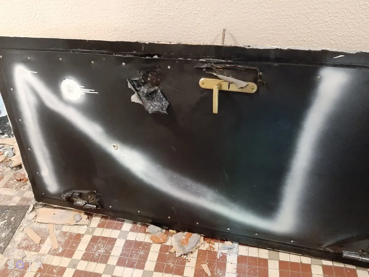 Дверь в квартиру Михаила Лобанова после обыска