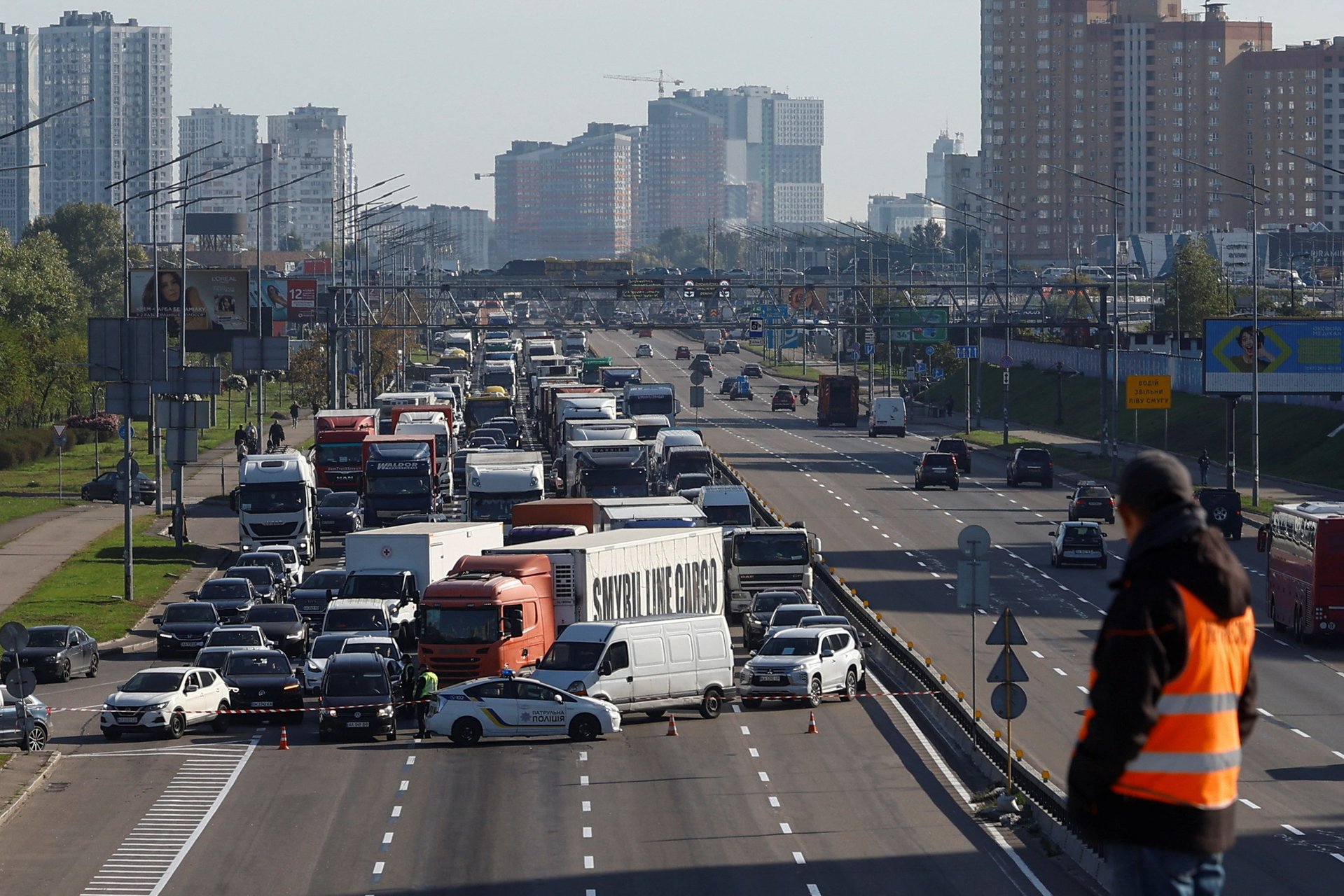 Пробка в Киеве из-за перекрытого по одному из мостов движения, 2 октября