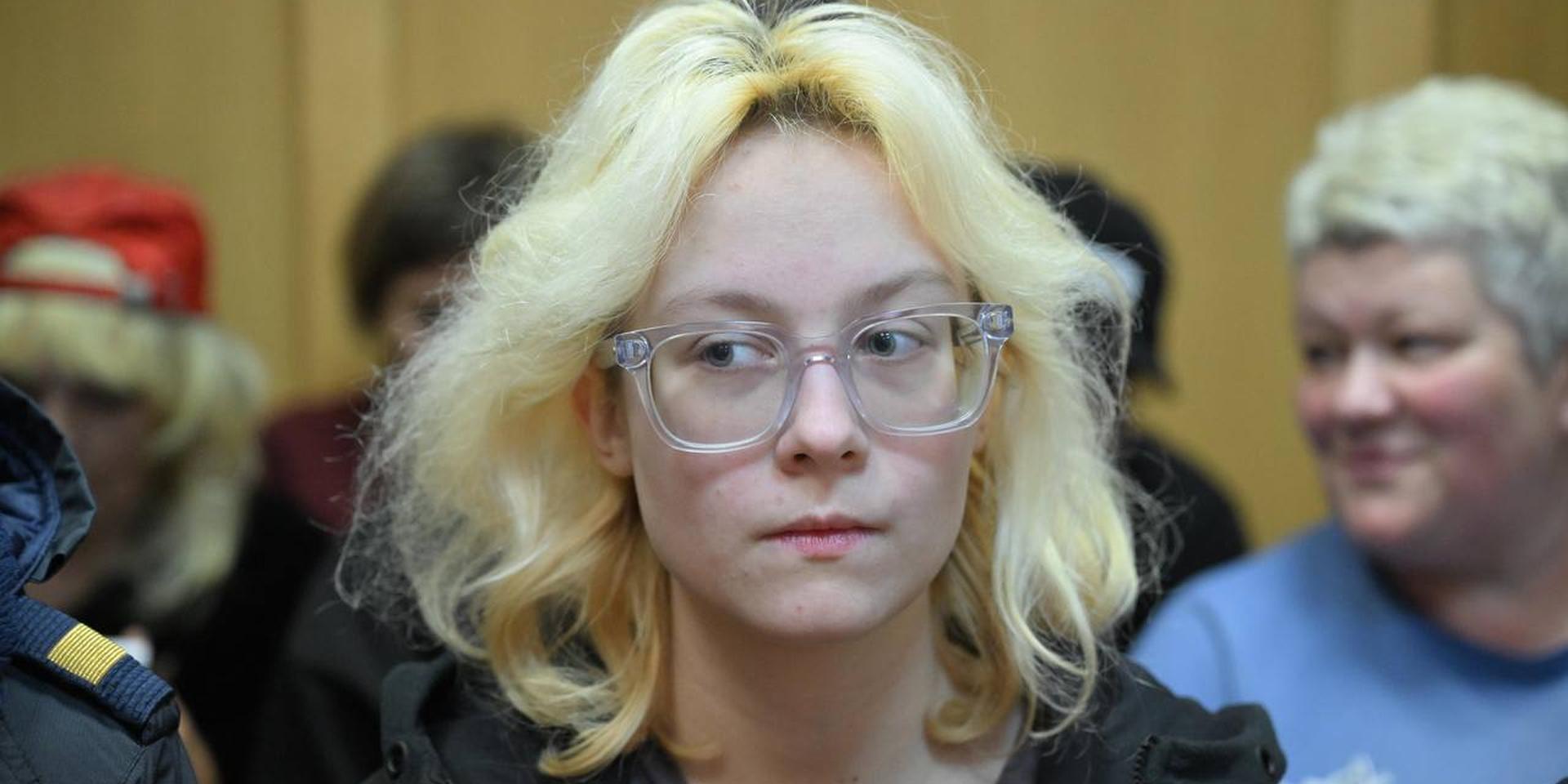 Суд назначил певице Наоко штраф по статье о «дискредитации» армии за исполнение песни Монеточки