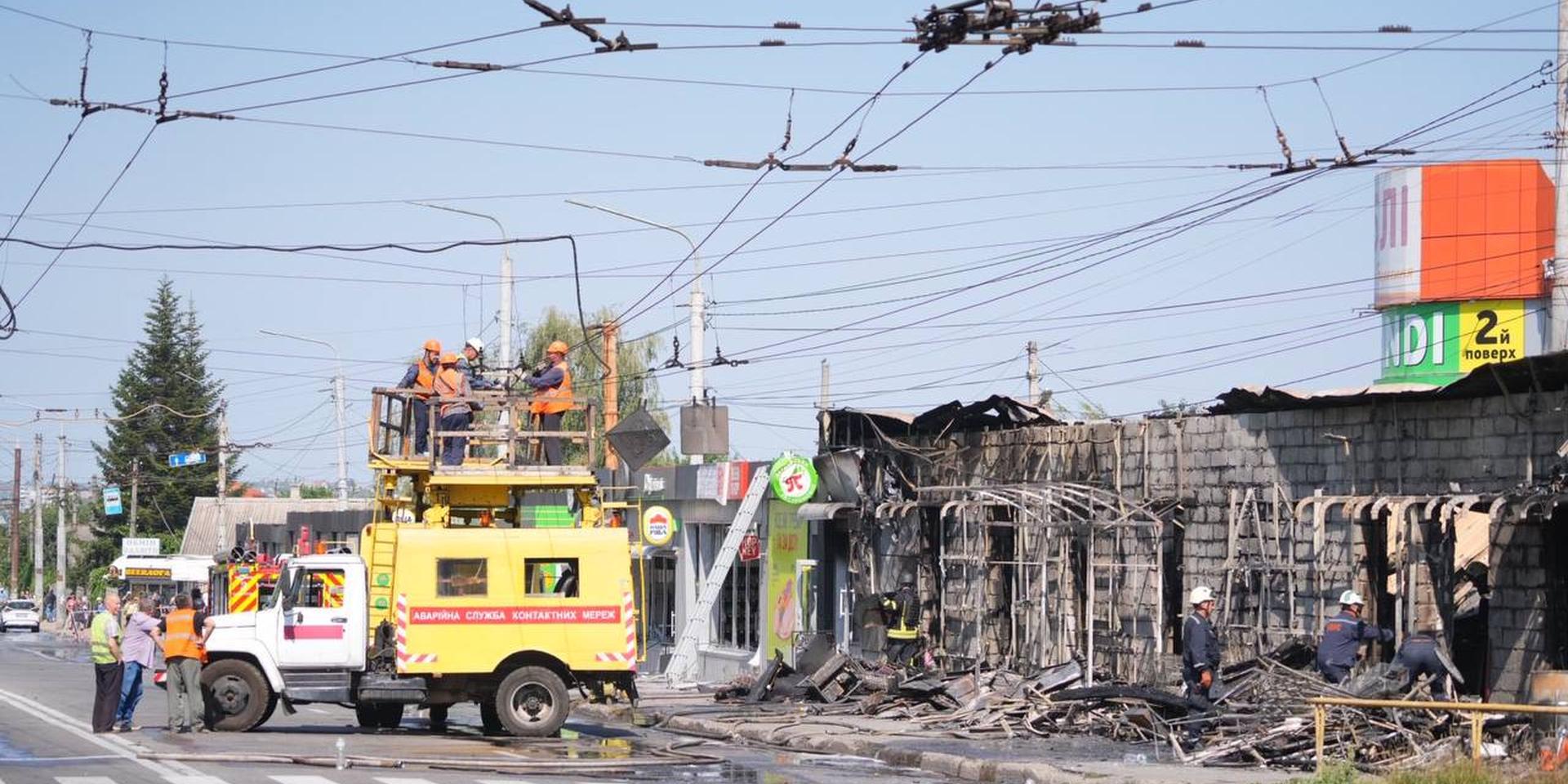 Десять человек погибли и не менее 40 пострадали в результате ударов ВС РФ по Харькову и Запорожью