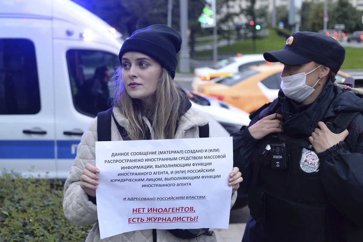 IStories journalist Irina Dolinina at a protest against media censorship. Moscow, September 8, 2021