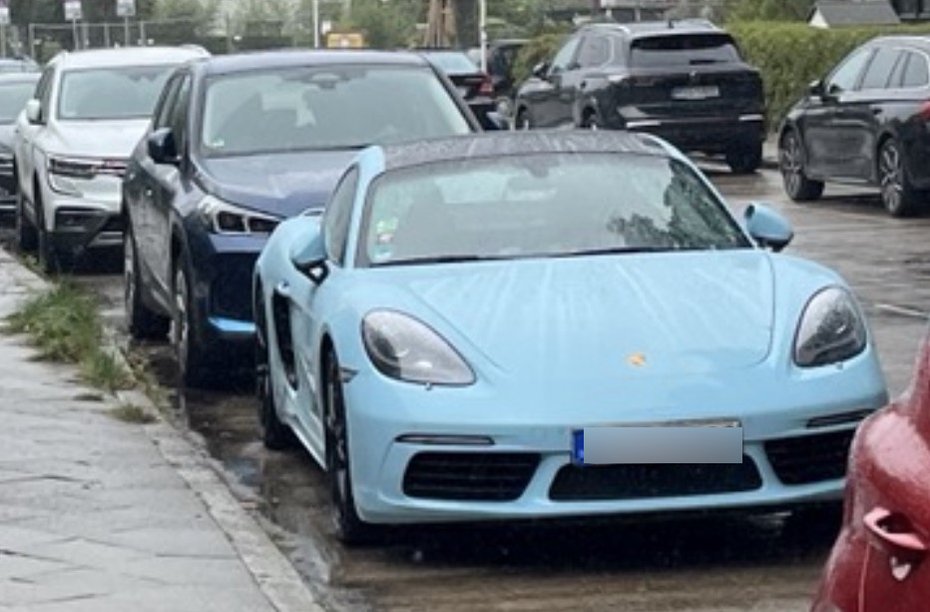 Porsche Чащухина возле его дома в Берлине