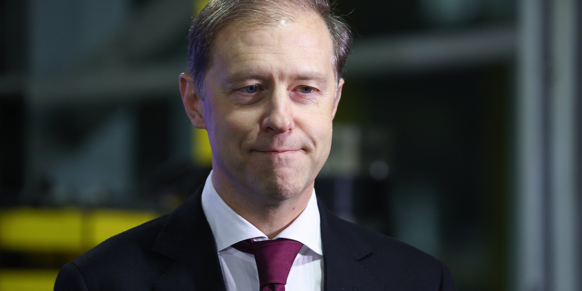 Путин присвоил вице-премьеру Мантурову звание Героя России