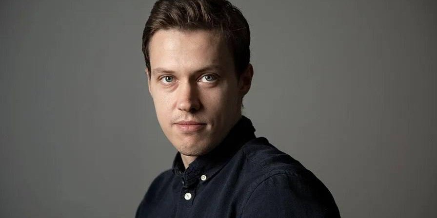 Основатель «Важных историй» Роман Анин лишен гражданства России