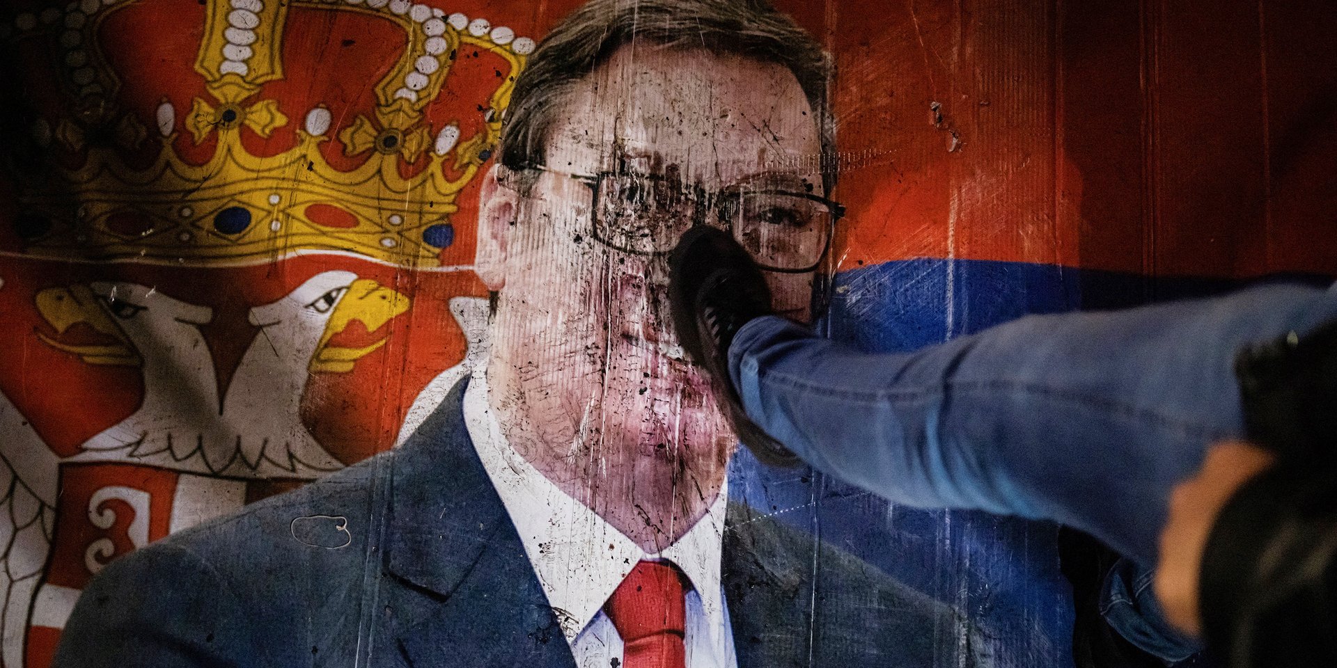 Белград отпраздновал победу на Вучичем. Фотографии