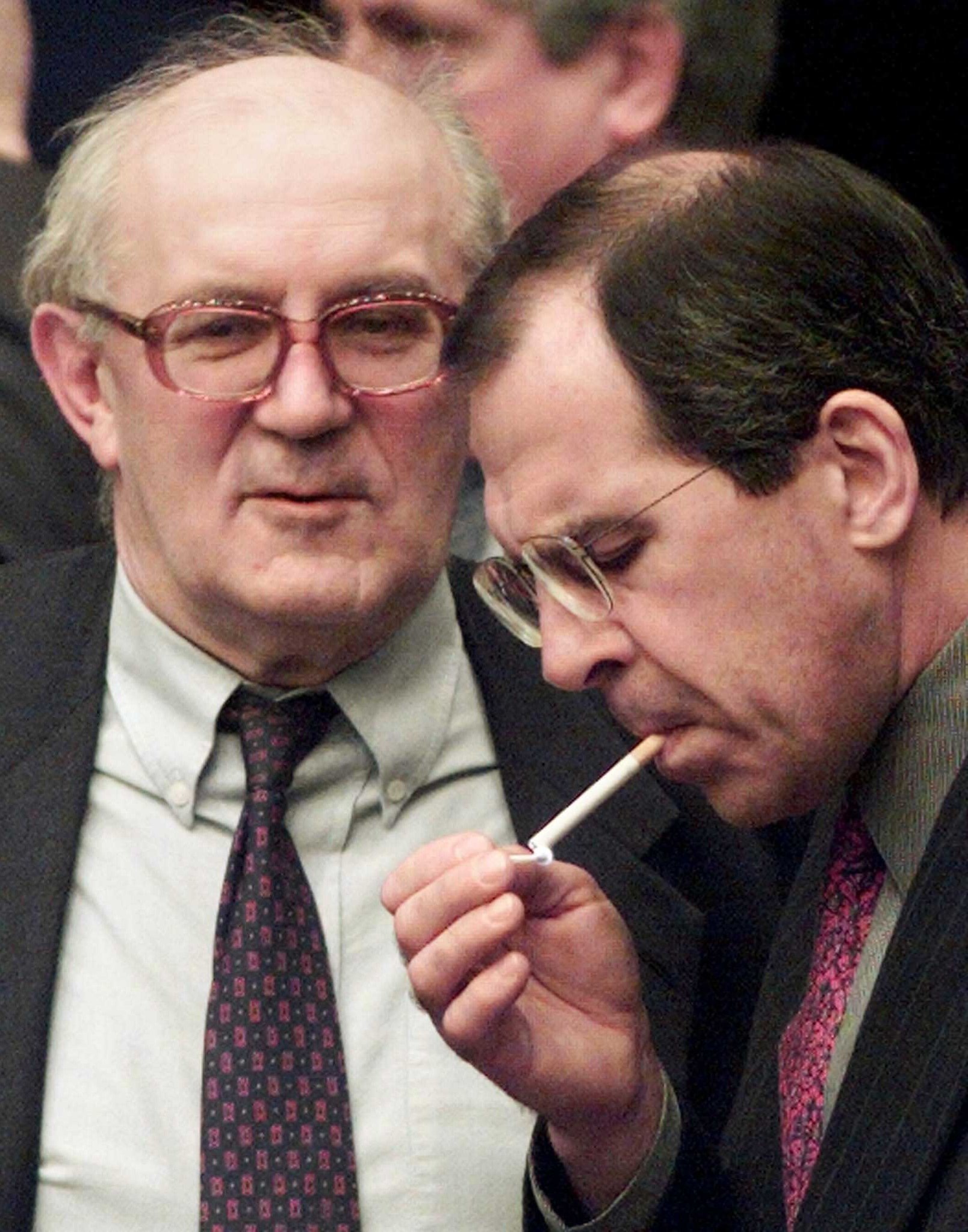 Сергей Лавров (справа) перед заседанием Совбеза ООН, на котором обсуждалась выдвинутая Россией резолюция о немедленном прекращении бомбардировок Югославии. Нью-Йорк, март 1999 года