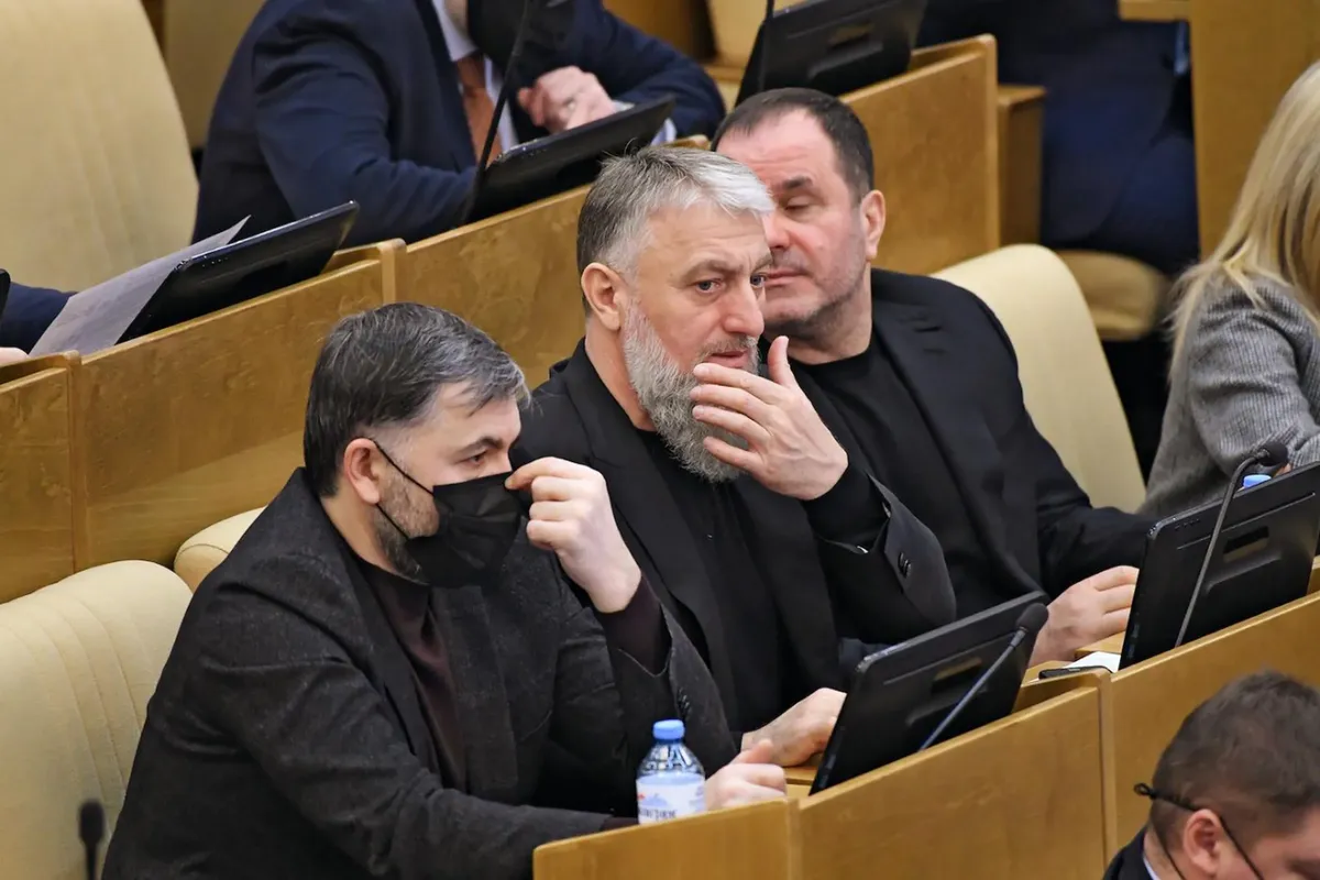 Adam Delimkhanov (at the center) co-authored only one bill during his work in the State Duma of the seventh session