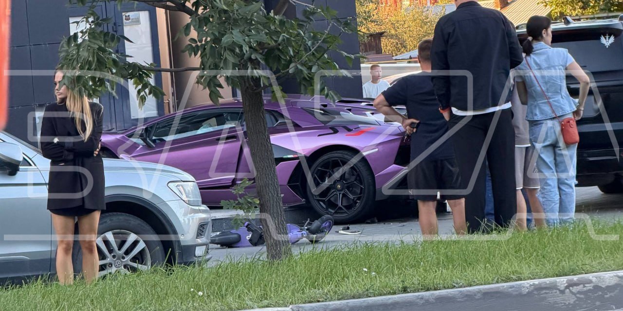 Спорткар Lamborghini врезался в дом в Екатеринбурге