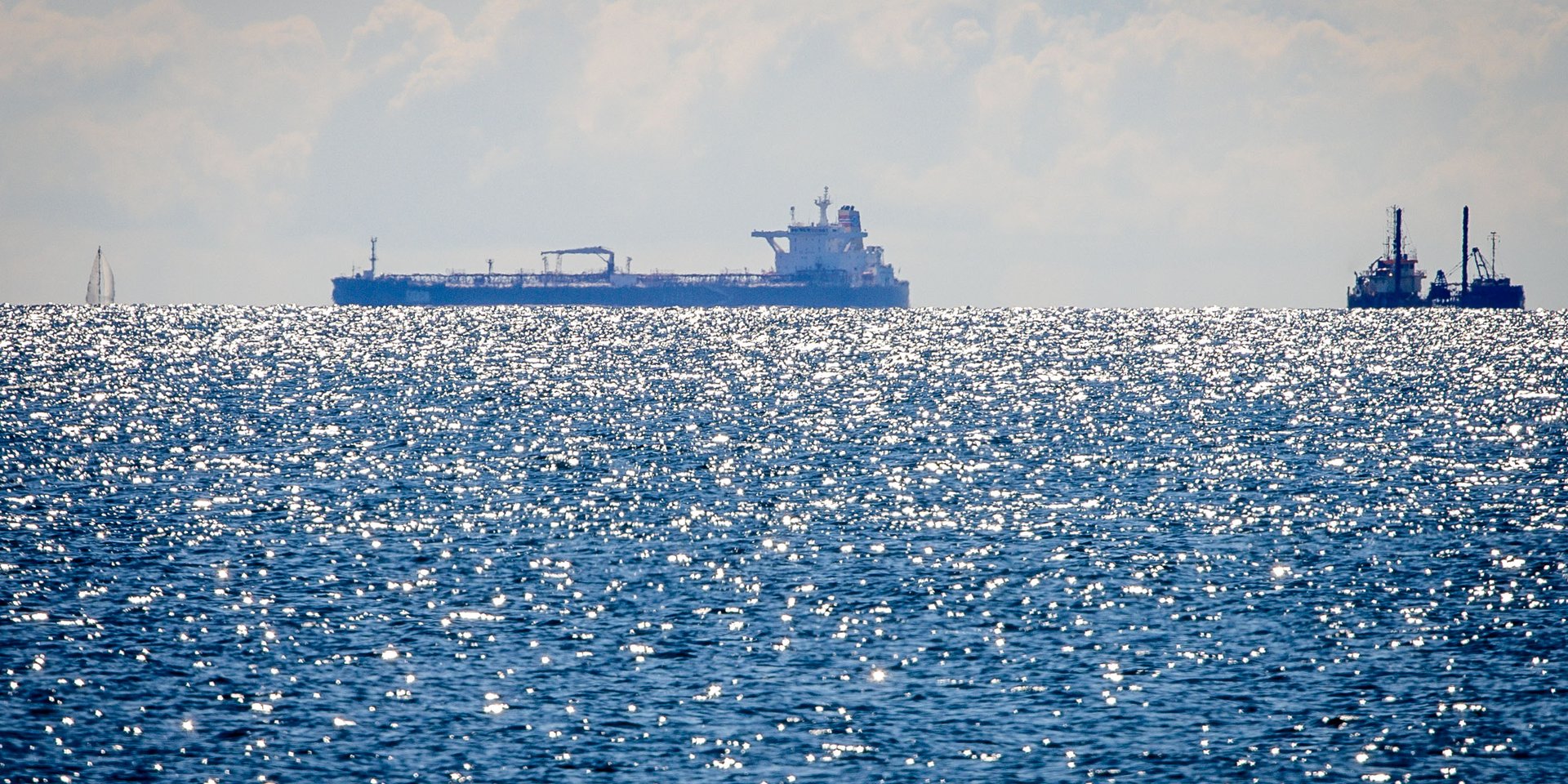 На танкерах «теневого флота» РФ появились вооруженные люди