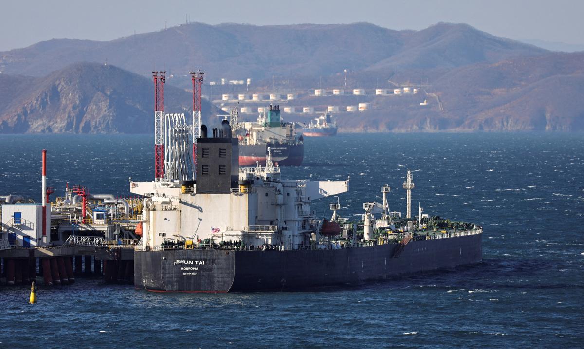 В Козьмино, на Тихом океане, российская нефть продается по досанкционной цене