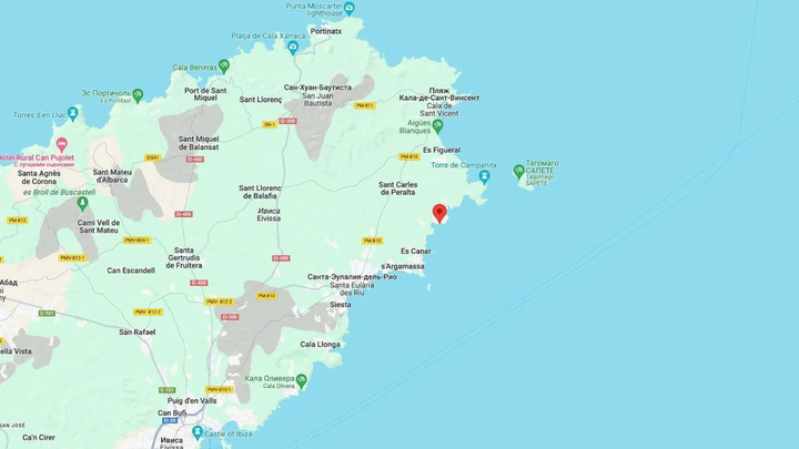 Unique selling point: landscape. The island was initially inhabited by pirates but has now become a celebrity hotspot.