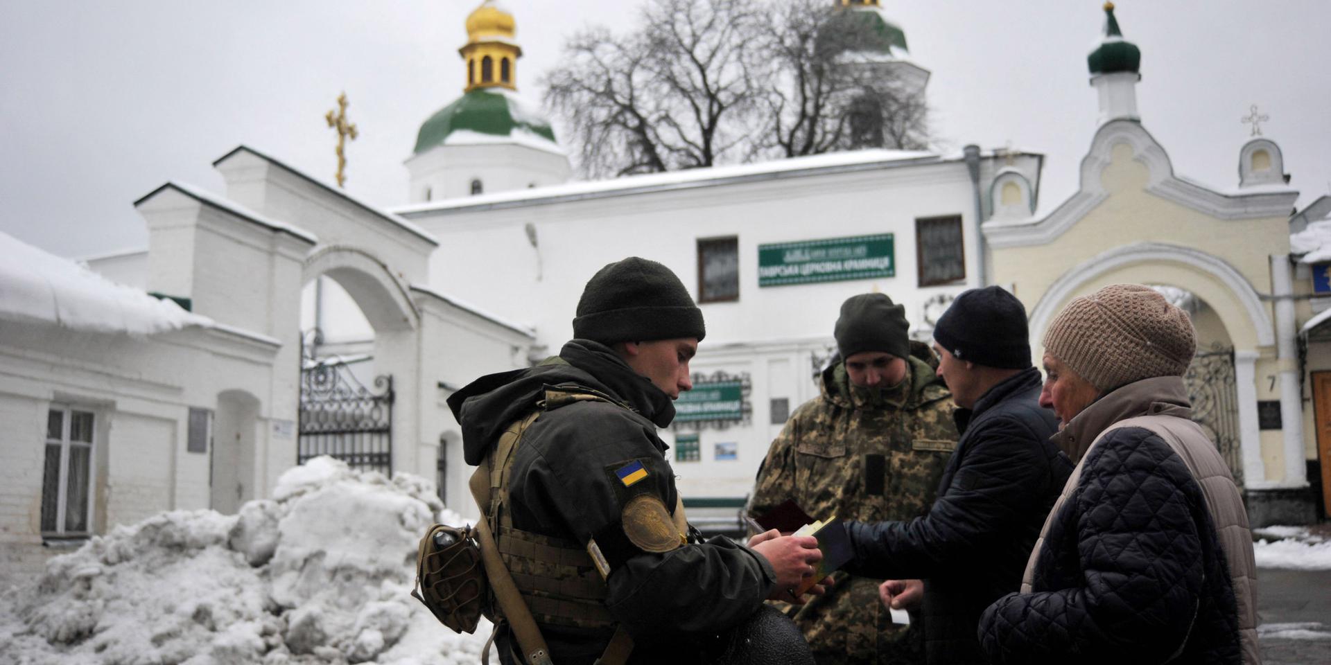 Парламент Украины голосует за запрет одной из православных церквей, связанной с Москвой