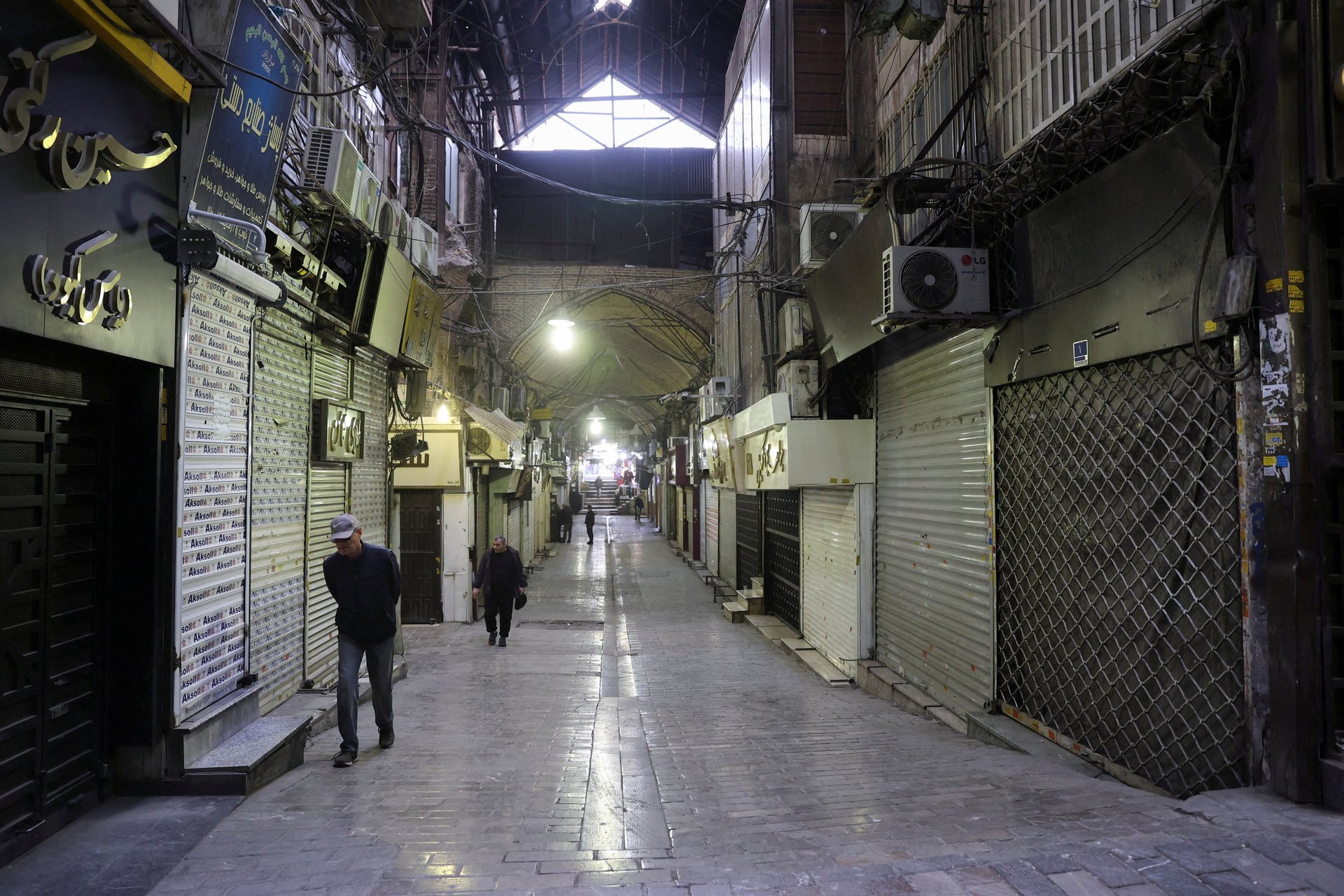 Тегеранский базар закрыт, все ушли на протест, 15 января 2026 года