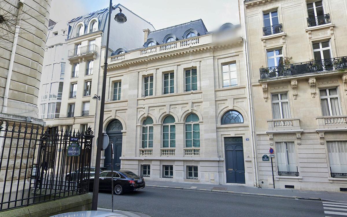 Особняк на улице Фазандери  в Париже. С 2008 он принадлежит компании Анатолия Козерука.