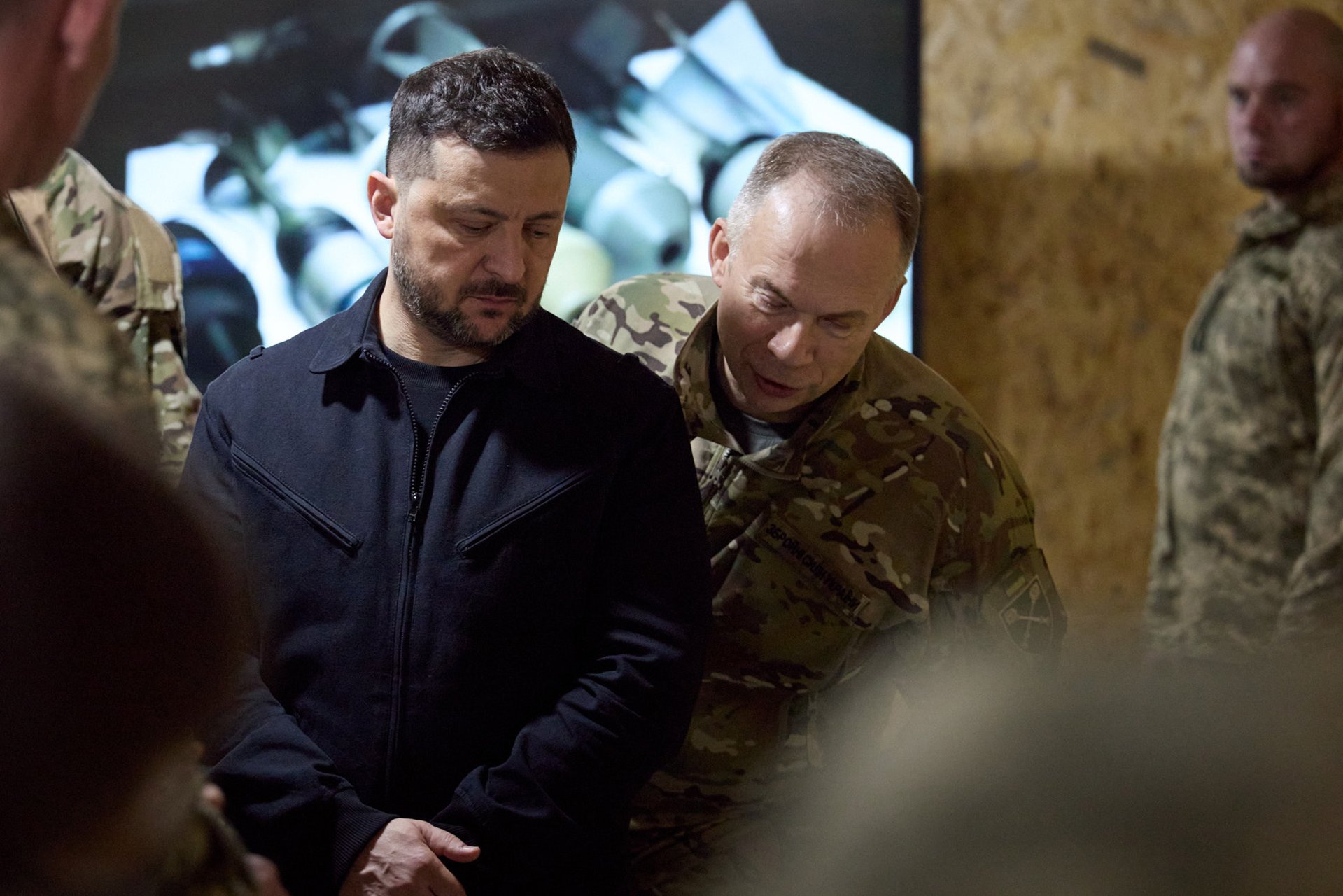 Владимир Зеленский и Александр Сырский во время рабочего визита на Александровское направление, 8 мая 2026 года