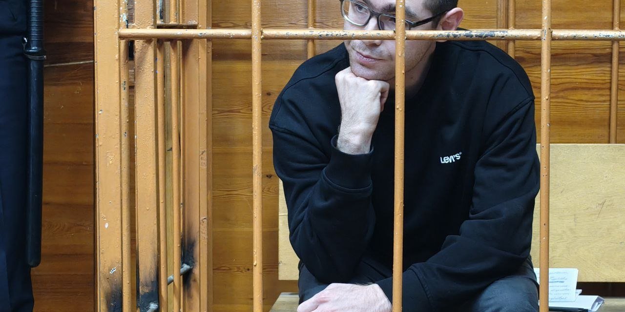 Экс-главреда Ura.ru Дениса Аллаярова приговорили к 5 годам лишения свободы по делу о покупке сливов у своего дяди-полицейского