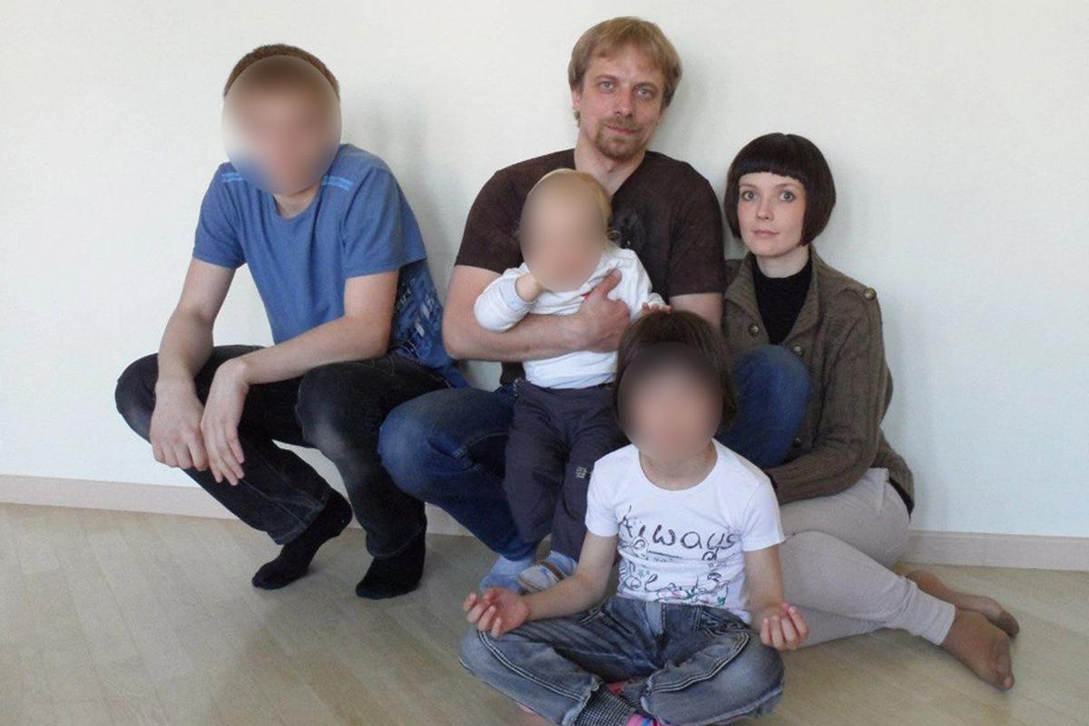 Николай Алексеев с женой и детьми