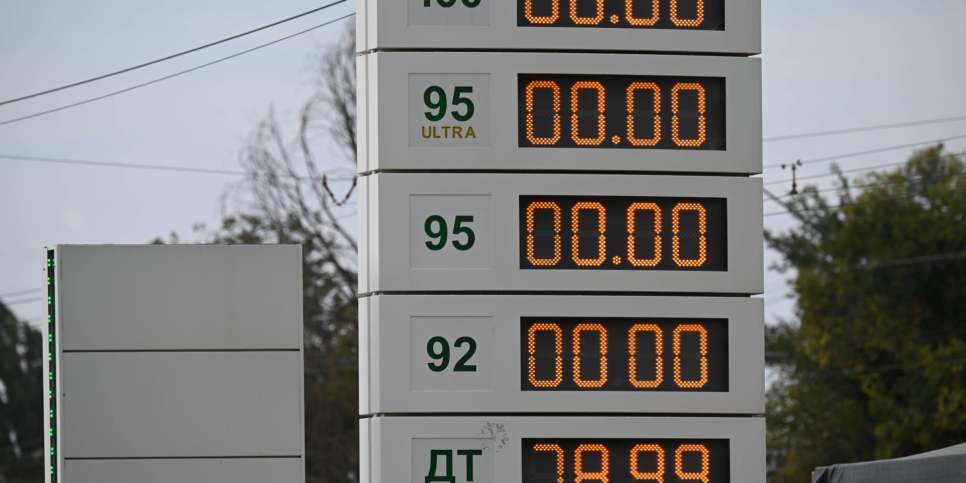 Дефицит бензина в России, неопознанные дроны над Данией, отстранение ректора СПбГУП