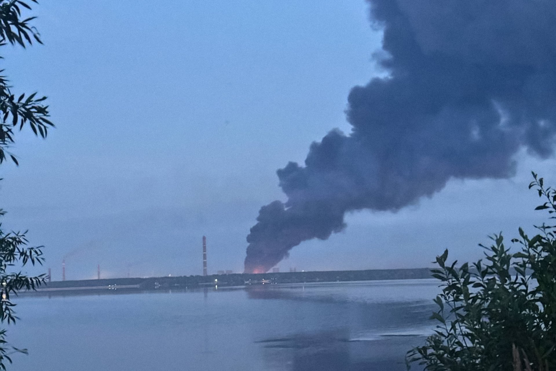 Пожар на одном из промышленных объектов в Липецке после атаки дронов в ночь на 21 июля