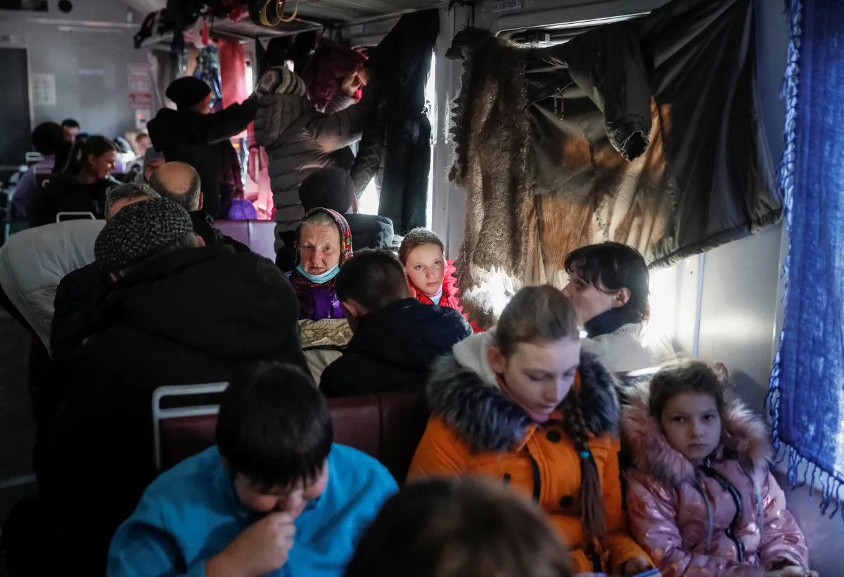 Пассажиры эвакуационного поезда из Киева во Львов, 11 марта 2022 года